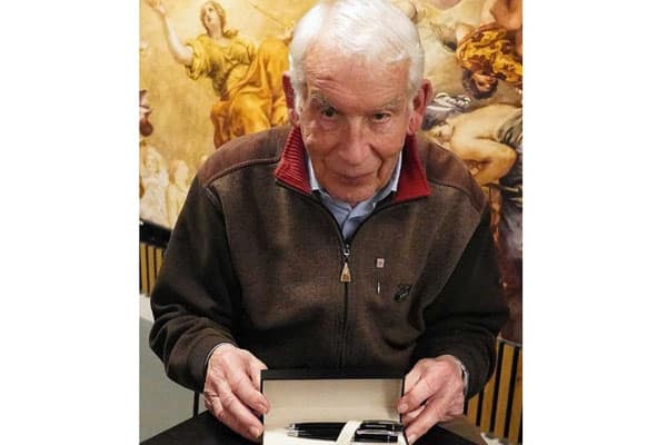 Jo Versteijnen benoemt tot lid van verdienste