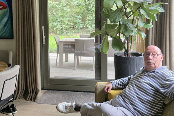 Op de bank bij Peter Dona
